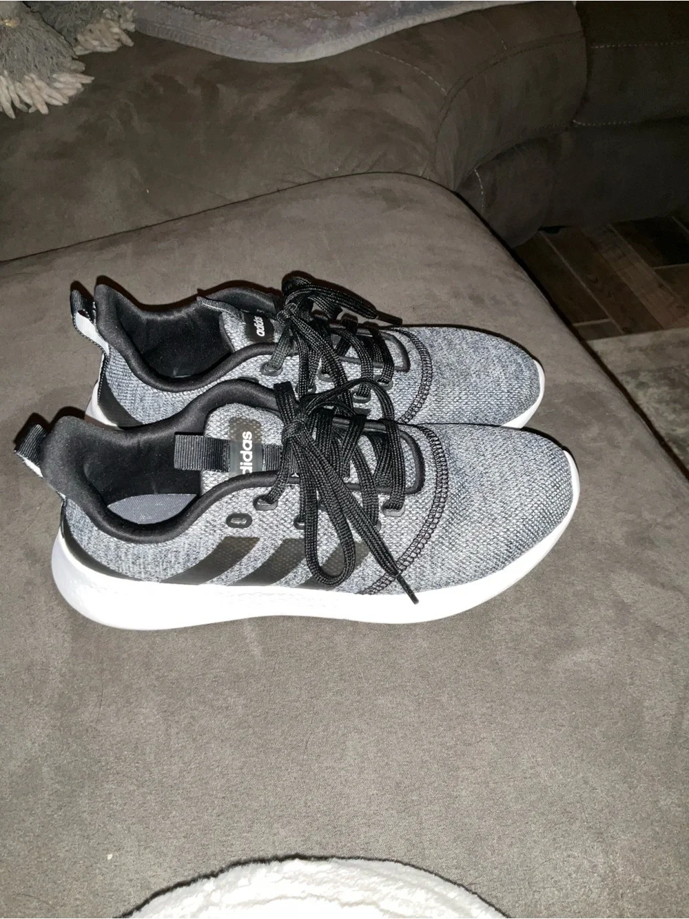 adidas Cloudfoam Men’s Grey Knit Sneakers with Black Accents Sz 8